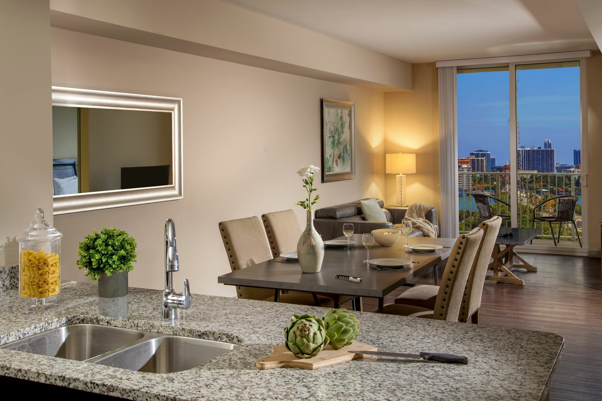 Shorecrest Bay Luxury Apartment *